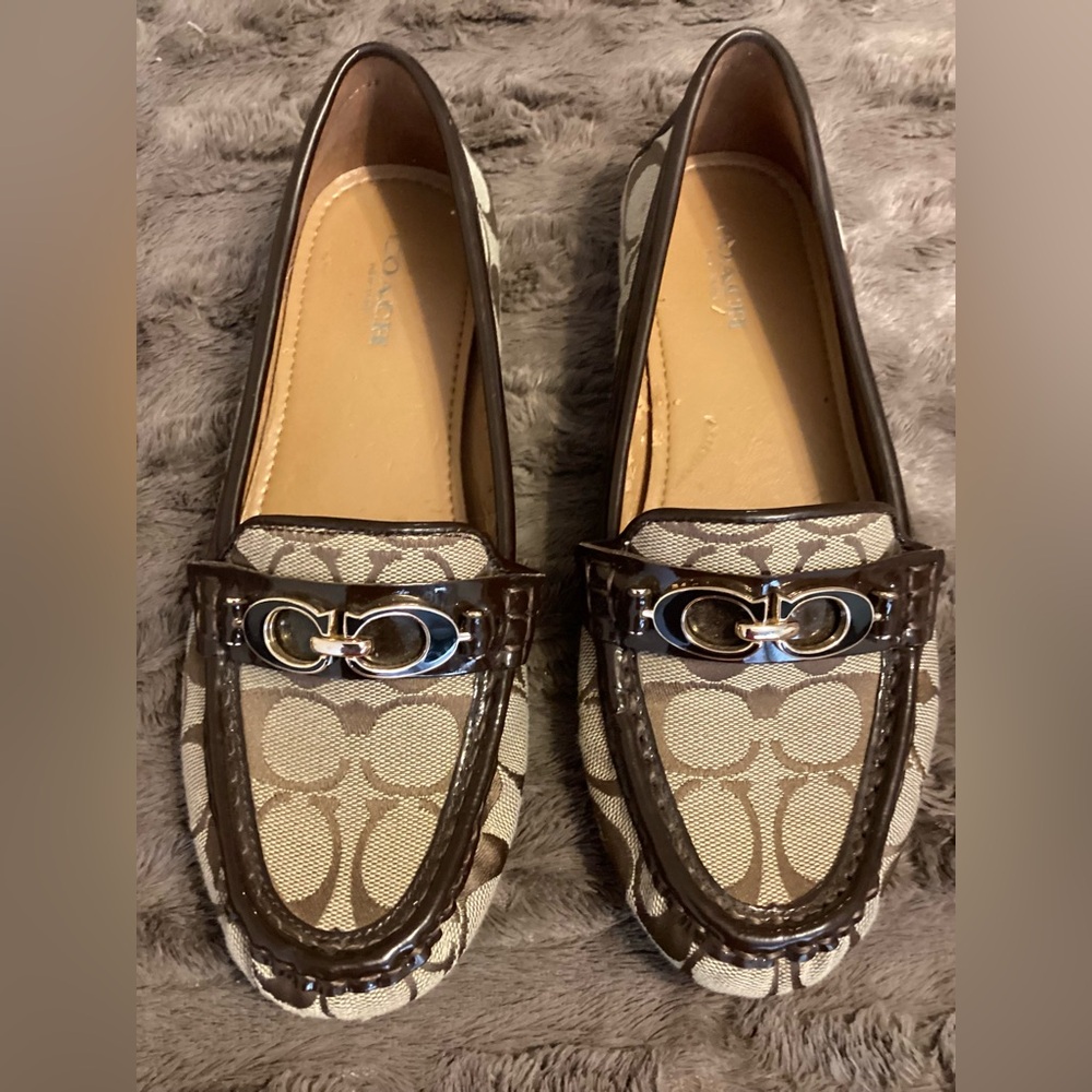🦌 New Coach Signature Loafer Shoes with C Emblems Size 6.5 - Picture 2 of 9